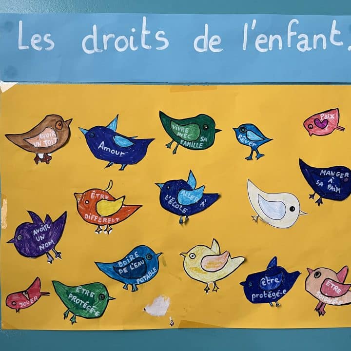 Affiche réalisée par les enfants sur les droits de l'enfant